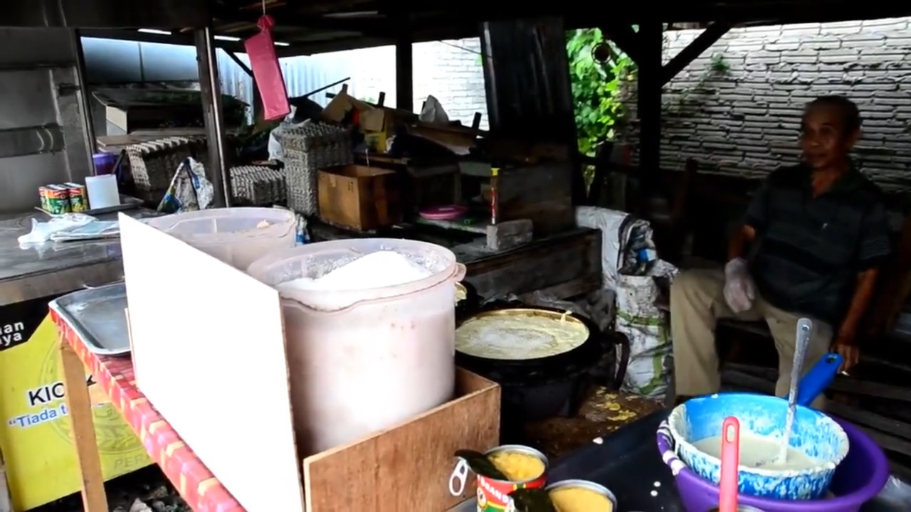 Apam Balik Benci Tapi Rindu, Kampung Manjoi