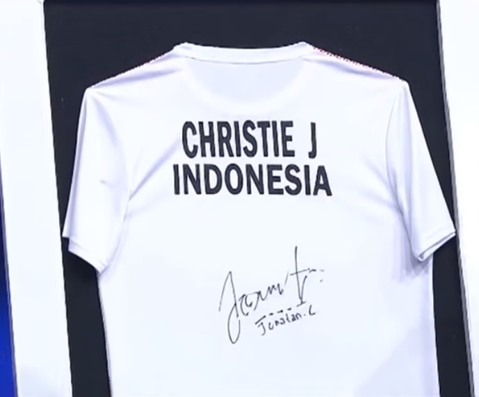 Kaus Jonatan Christie yang sudah ditandatangani laku Rp 400 juta