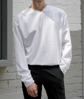 cutout_v-neck_long_sleeves.png