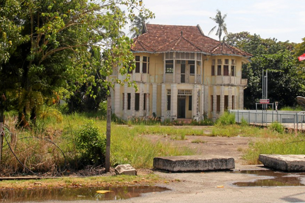 Bangunan Usang Menjejaskan Keindahan Melaka  Orang Melaka