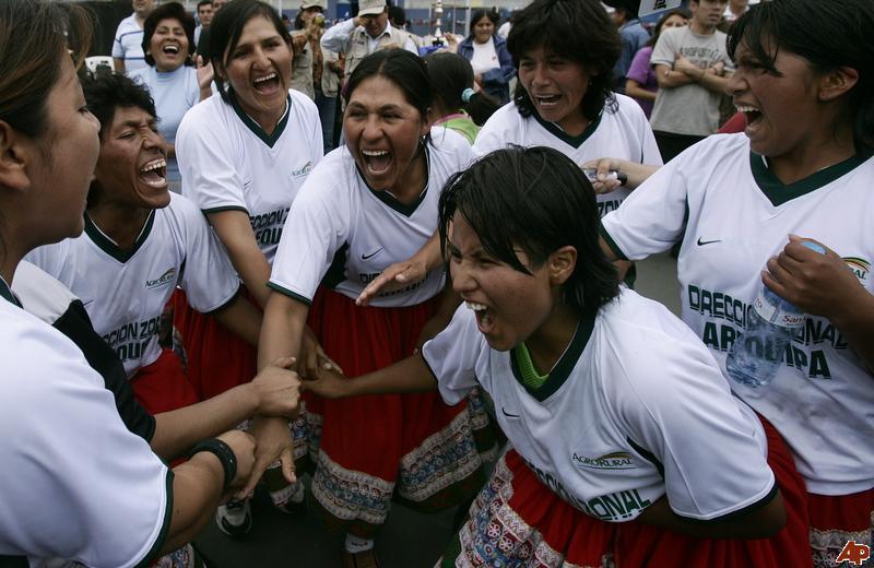 mujeres-hinchas-peruanas_3.jpg