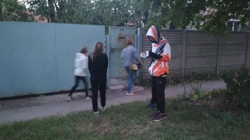 Группа подростков нашла полуживого малыша под Харьковом (фото)