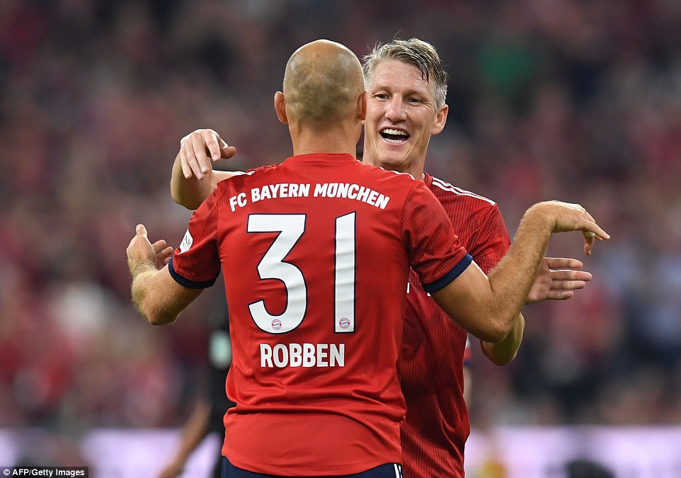 4_F79040100000578-6107713-_Robben_celebrated_his_effort_with_his_f