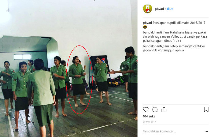 Aprilia dalam balutan seragam dinas Kowad